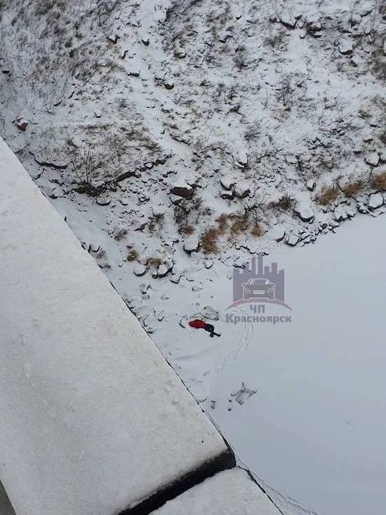 Красноярский рыбак нашёл тело мужчины на берегу Енисея под Октябрьским мостом