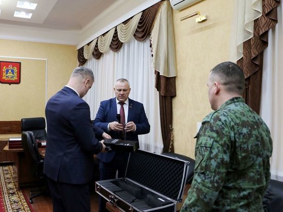 Спикер брянского парламента передал спецтехнику военным