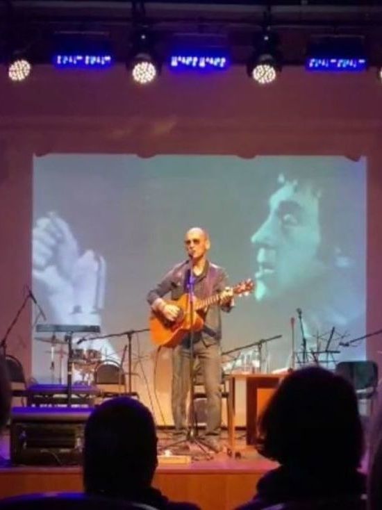 Александр Лынник исполнил песни Владимира Высоцкого в день рождения артиста