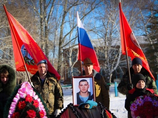 Под Саратовом простились с солдатом, который нес службу по контракту в зоне СВО