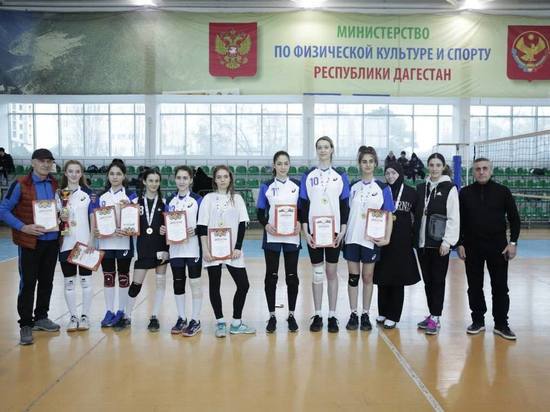 В Первенстве Дагестана по женскому волейболу победили каспийчанки