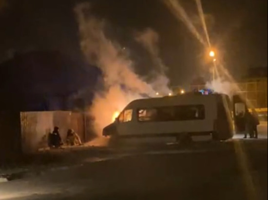Маршрутка загорелась вечером 26 января на Цупсмана в Чите