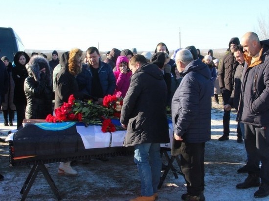 В Саратовской области простились с разведчиком, погибшим в боях за Бахмут в зоне СВО