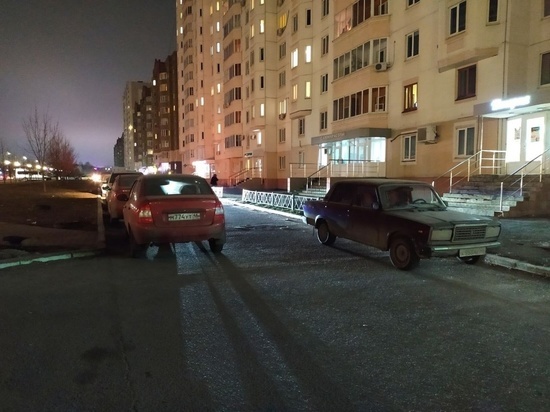 В Курске «король парковки» перекрыл проезд у дома на проспекте Победы