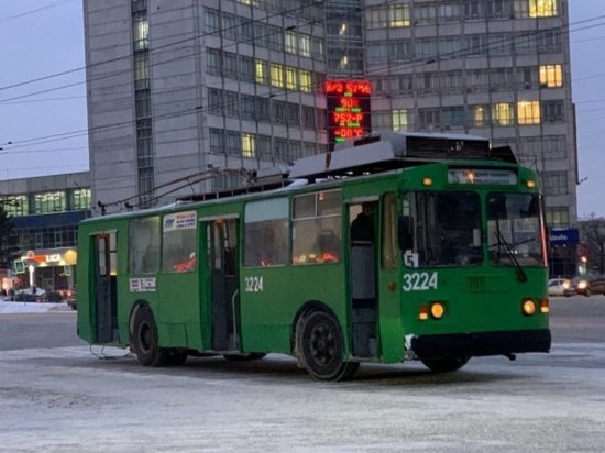 На площади Калинина в Новосибирске задымился троллейбус