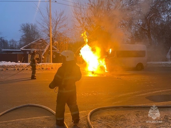 Автобус сгорел на трассе возле Екатеринбурга