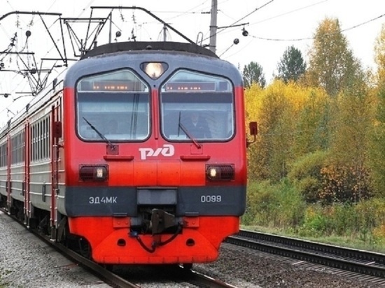 В Свердловской области со сцепки вагонов поезда сняли бывшего заключенного