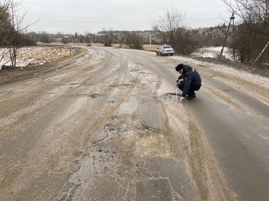 В Залегощи нашли аварийно-опасную дорогу