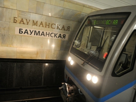 Пассажир выжил после падения под поезд на «Бауманской» в Москве