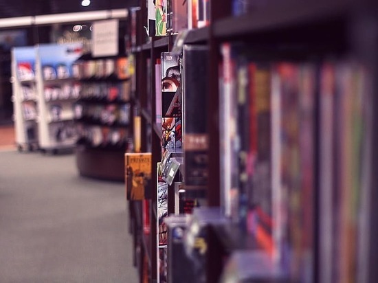 Издательский дом "Питер" передал в дар 250 книг для библиотек ЛНР