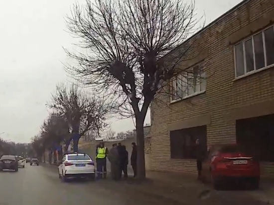 На улице Горького в Рязани водитель Mazda врезался в здание