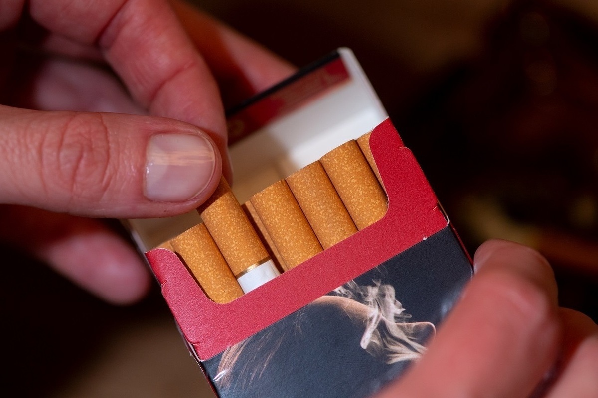 Сигареты для некурящих актеров купить. Сигареты. Дорогие сигареты. Табак для сигарет. Акциз на сигареты.