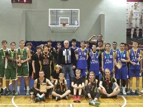 В Пензе среди школьников определили победителей соревнований по баскетболу