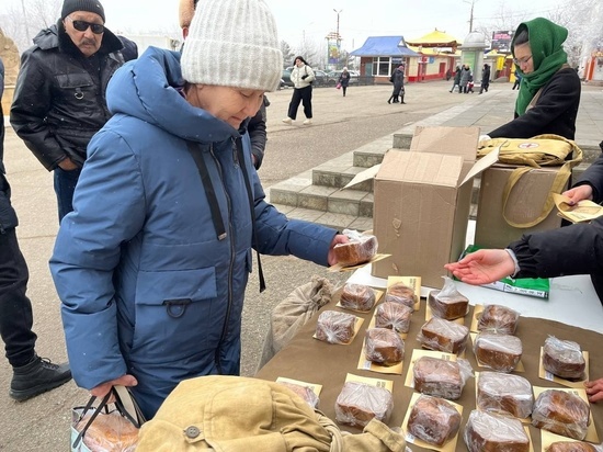 В Элисте прошла всероссийская акция «Блокадный хлеб»