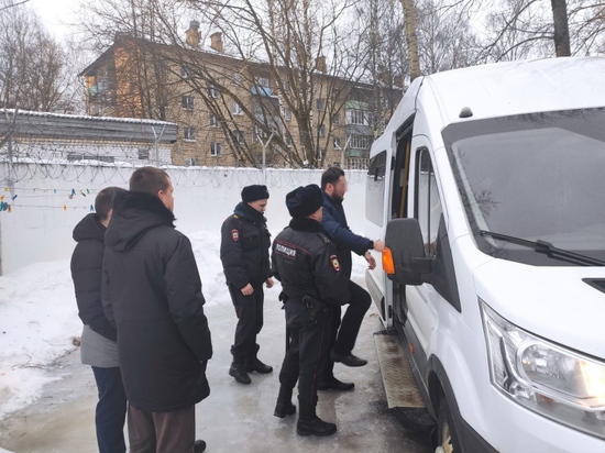 Костромские полицейские выдворили из России семерых мигрантов