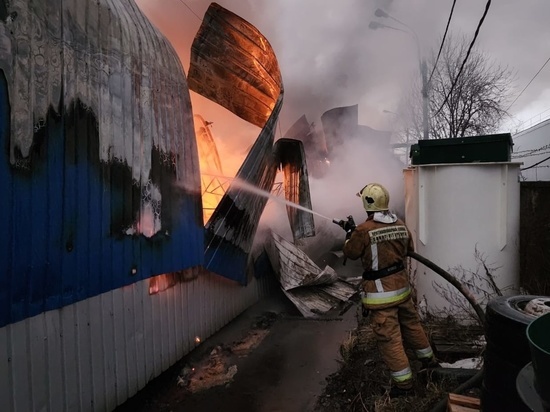 Пожар в ангаре на Южном шоссе локализовали за час