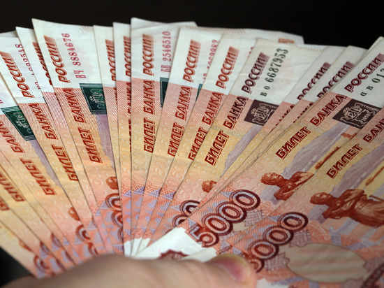 Лжесотрудник Центробанка выманил у петербургской пенсионерки более 1 млн рублей