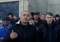 За последнюю неделю в Сети появилось два видеоролика, где водители скорой помощи Астрахани и города Клинцы Брянской области пожаловались на зарплату в 17 тысяч