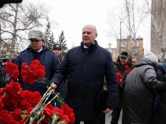 Мэр и первые лица Красноярского края возложили цветы к мемориалу «Детям войны» в честь 79-й годовщины освобождения Ленинграда.