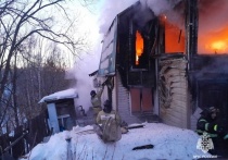 Сообщение о пожаре в двухэтажном частном доме №1 по улице Балхашской в Хабаровске поступило на пульт дежурного в половину шестого вечера 27 января