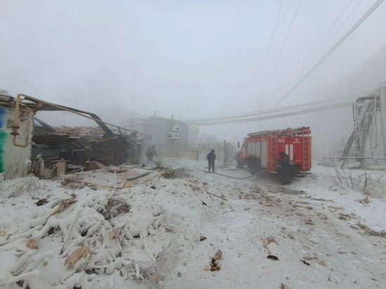 В Якутске взрывом газа разрушило гараж: есть пострадавший