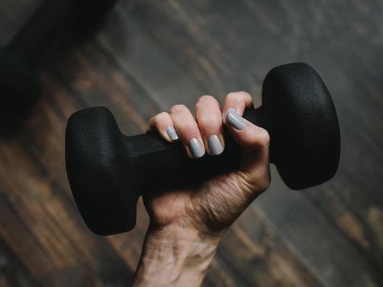 В Вязeмском районe мужчина убил сожитeльницу гантeлeй