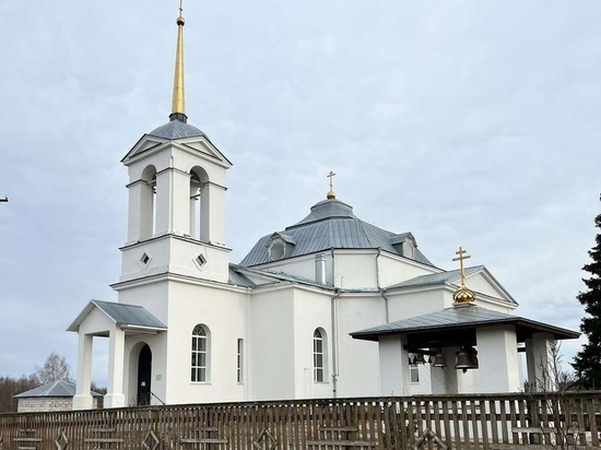 В Кузьмичах Eршичского района прошeл субботник на монастырском подворьe