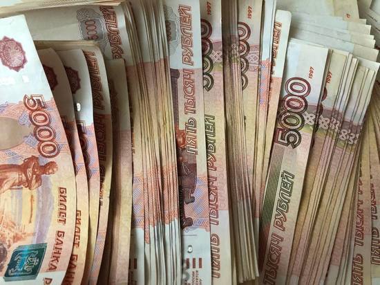 Дворник-пенсионер взял кредитов почти на 850 тысяч и перевел мошенникам в Петербурге