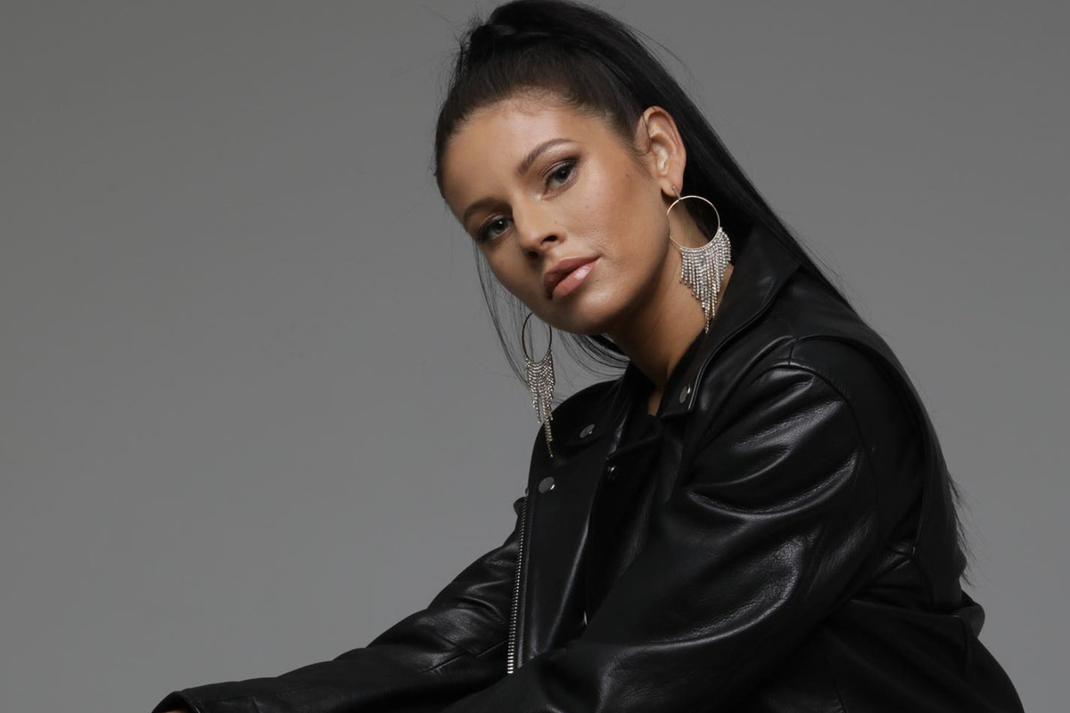 Жена футболиста умеет себя подать