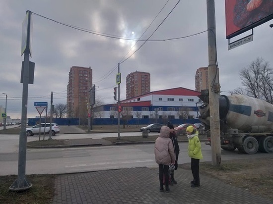 В Ростове на улице Еременко водитель бетономешалки сбил школьницу