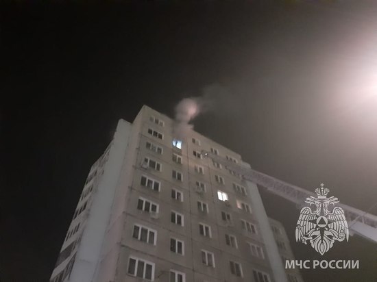 Во Владивостоке пожарные спасли 6 человек из горящего дома