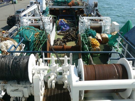 На рыболовном сейнере в Охотском море погиб боцман