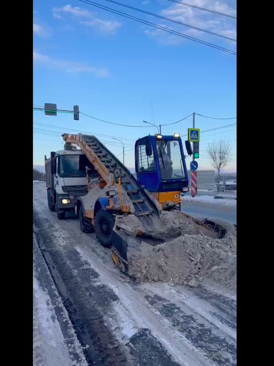 В Красноярске на борьбу со снегопадами вывели порядка 269 единиц техники