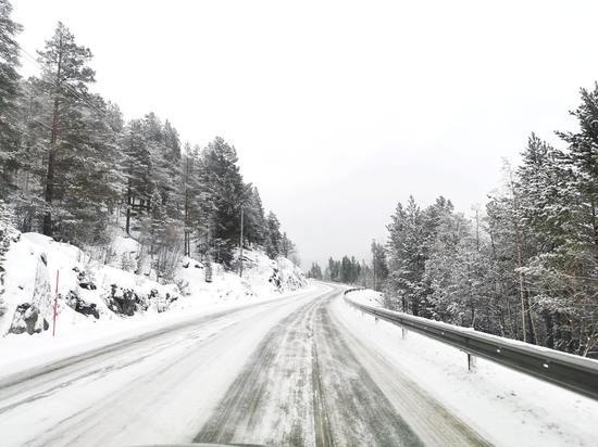 ГИБДД Карелии призвала водителей быть осторожными на дорогах в снегопад