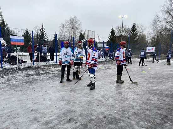 В Туле стартовал турнир по хоккею в валенках