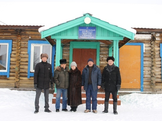 Члены правительства Тувы привезли в Тере-Хольский район артистов с концертом