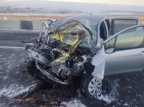 Водитель «легковушки» погиб в лобовой аварии с грузовиком в Забайкалье