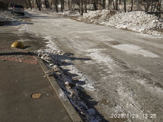 Нам пишут: вторую улицу Панфиловцев почистили в Хабаровске впервые за много лет