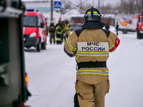 Кузбасские пожарные вывели 15 человек из горящего многоквартирного дома