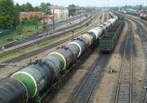 Крупнейшие российские нефтяные компании столкнулись с проблемами при перевозке нефтепродуктов по железной дороге в восточном направлении