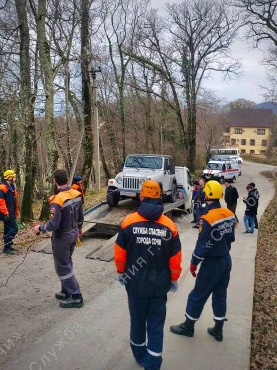 Сочинские спасатели помогли полицейским достать тело мужчины
