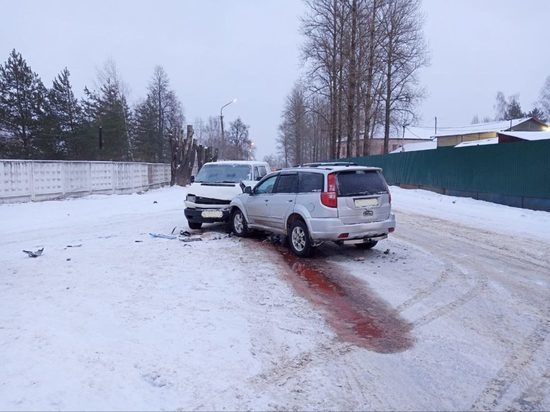 Лобовое столкновение произошло в Тверской области: пострадала женщина