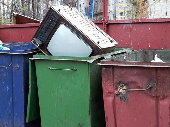 Baza: призывавший к свержению власти россиянин превратил квартиру в мусорку