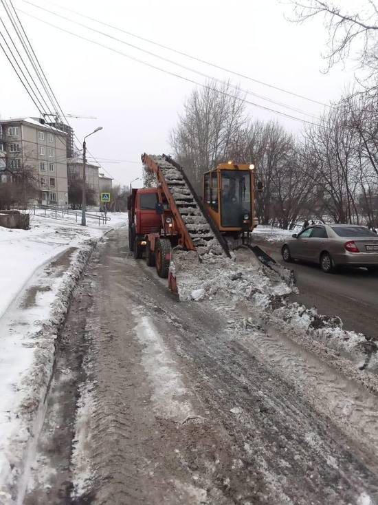 Более 23 тысяч кубометров снега вывезли с улиц Красноярска за прошедшие выходные