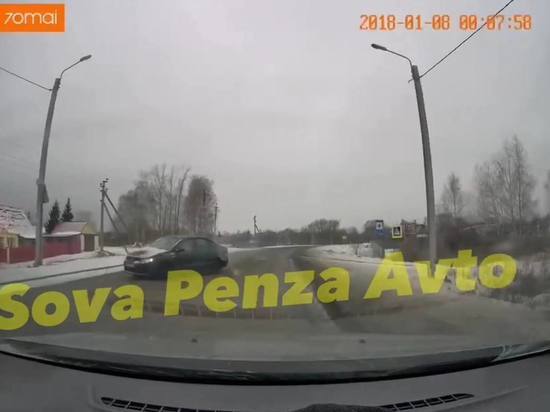 В Пензенской области женщина на авто повалила столб и чудом выжила