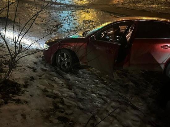 На Лыбедском бульваре в Рязани пьяный водитель Audi пробил пешеходное ограждение