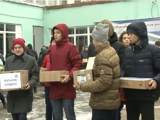 Ученики школы Калуги собрали посылки добровольцам СВО