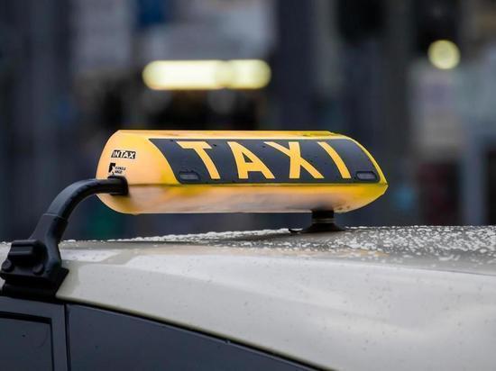 В Белгороде пассажир во время конфликта сломал нос водителю такси