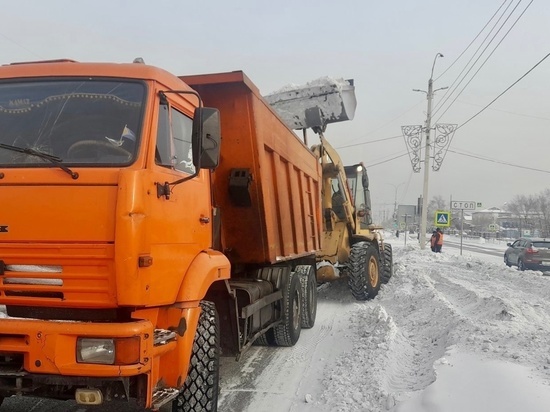 В столице Туве идет очистка улиц и дорог   от снега