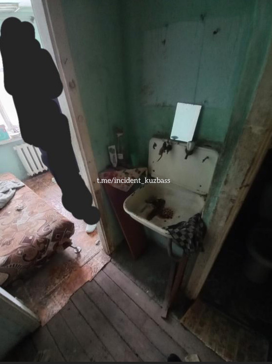 В Кемерове парню сироте выдали разрушенное временное жилье